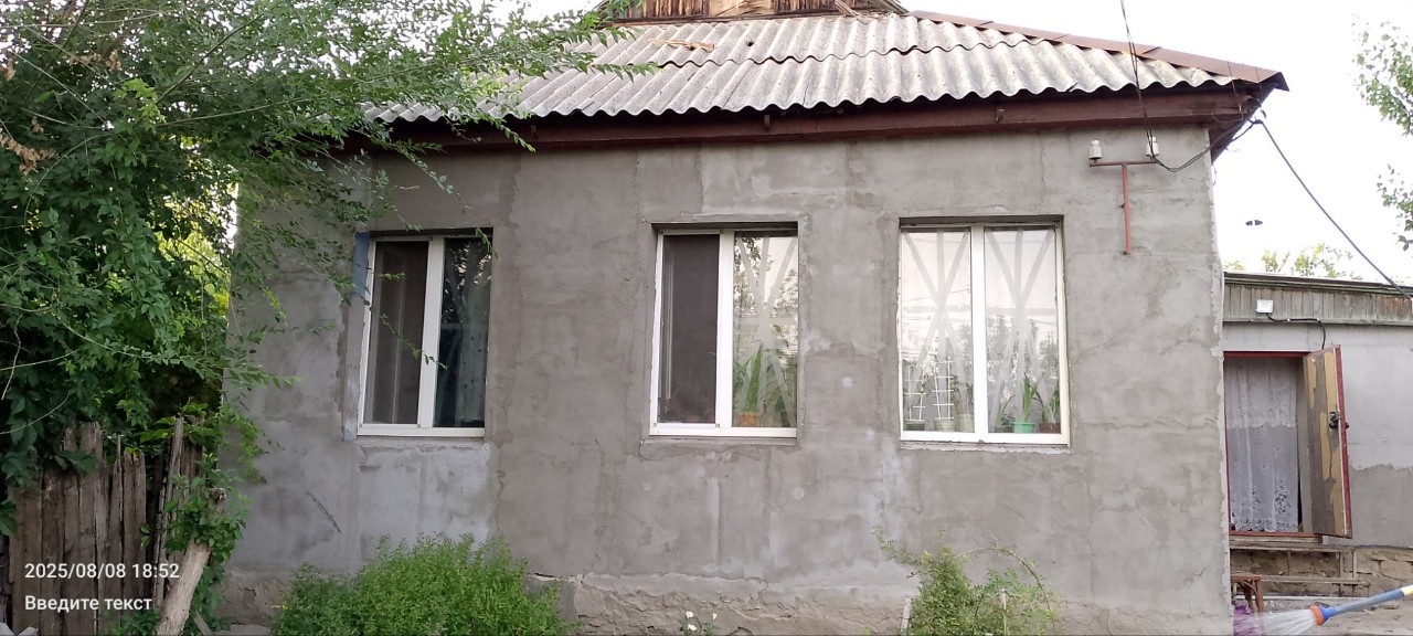 Продам дом в Луганске,Артемовского района ,Тепличный, документы (РФ) ° Участок 14 соток (приватизирован )огорожен по периметру °Общая площадь дома 57 кв.м. °Имеется душ на улицу,летняя кухня ,погреб ,туалет °Есть скваженая , отопление газовое Собственник один Цена договорная +79591973079-Надежда +79598027213-...
